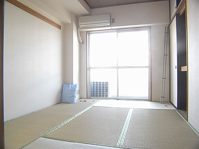 Living and room. Japanese-style room 6 tatami