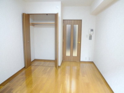 Other room space. Bright room