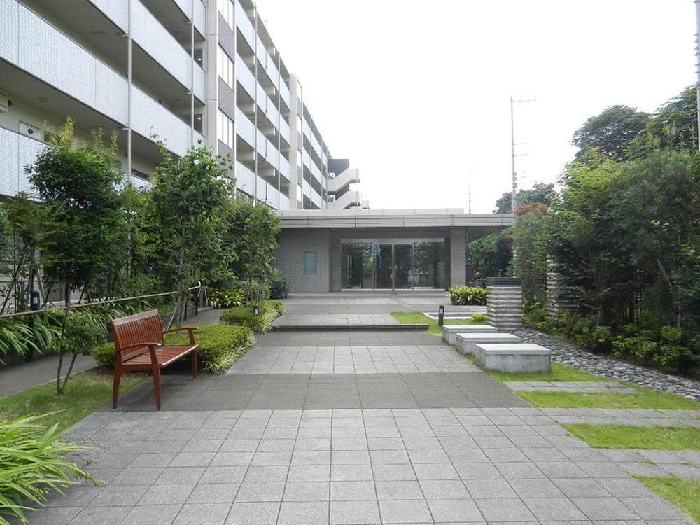 Entrance. Entrance approach