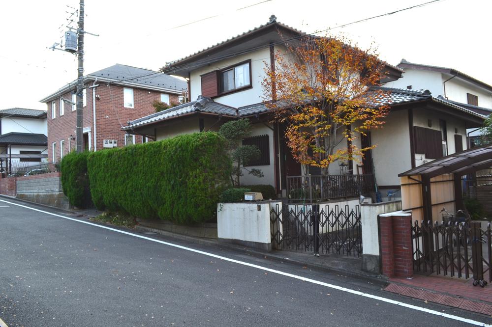 Local photos, including front road. Local (12 May 2013) Shooting