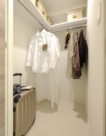 Receipt. Walk-in closet