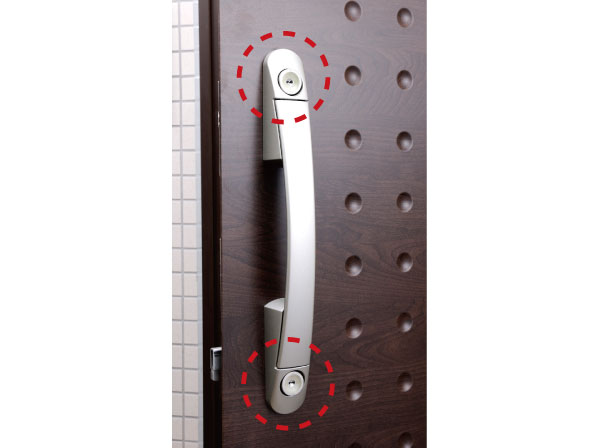 Security.  [Cylinder key peace of mind in the double lock specification] Along with the copy of the key to adopt a difficult cylinder key, Sickle dead lock is to protect the door from a variety of external force against the door head. (Same specifications)