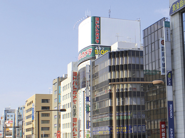 Surrounding environment. Yodobashi Camera (8-minute walk, About 570m)