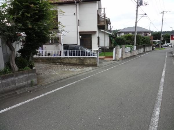 Local photos, including front road. Local (June 2013 shooting)