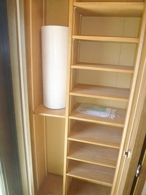 Entrance.  ☆ There cupboard ☆ 