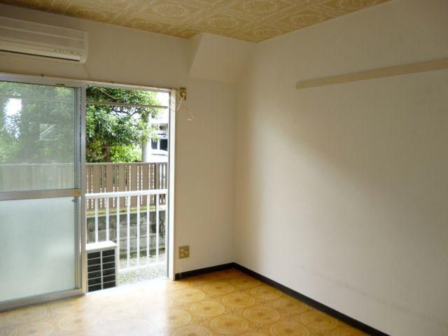 Living and room. Is a south-facing room.