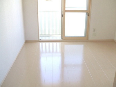 Living and room. Bright rooms!