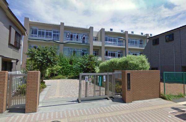 Primary school. 250m until the seventh elementary school