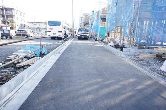 Local photos, including front road. Frontal road