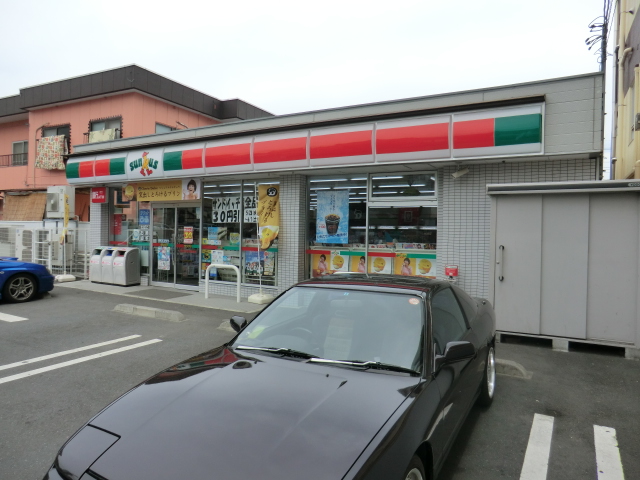 Convenience store. thanks 82m to Hachioji Kitano Koen-dori store (convenience store)