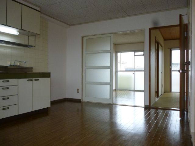 Living and room. Spacious living room