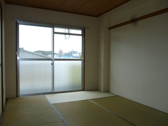 Living and room. 6 Pledge of tatami room