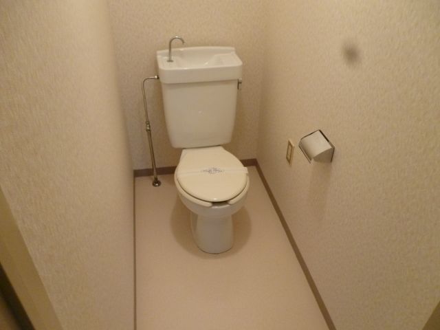 Toilet. Since there is an electrical outlet can be installed Washlet