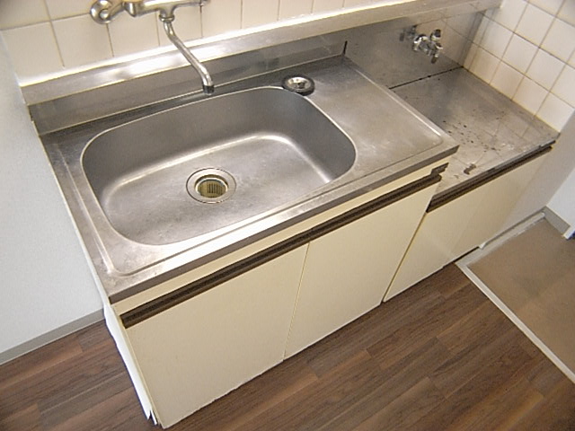 Kitchen. Two-burner stove installation Allowed