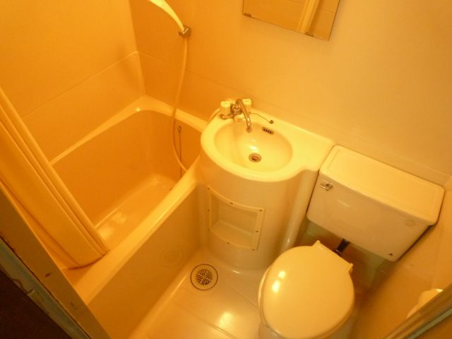 Bath. Cleaning Ease hot water supply Formula 3-point unit bus.