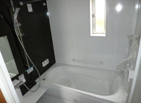 Bathroom. Spacious bathroom that can heal a tired body!