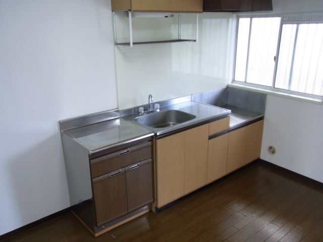 Kitchen. ◆ Wide and clean kitchen ◆