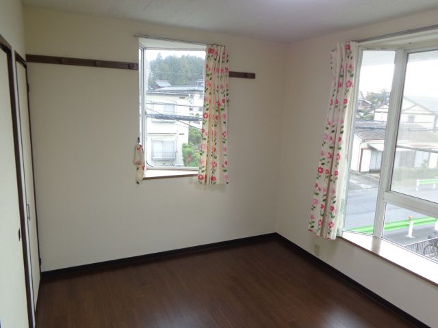 Living and room. ◆ Room insert of the bright day of with a bay window ◆