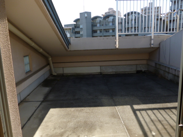 Balcony. Independent type of roof balcony next door of the line of sight is not worried.