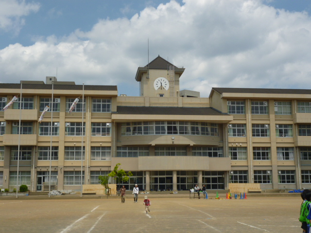 Primary school. 340m to Hachioji Municipal Kamiyugi elementary school (elementary school)
