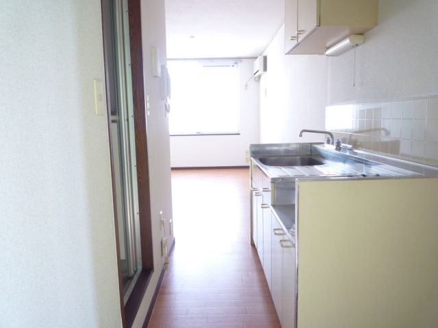 Other room space. I saw a Western-style room from the front door