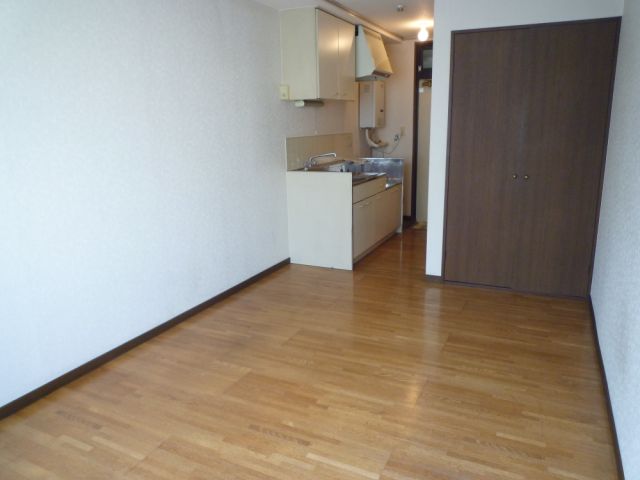 Living and room. Hiroshi 7.5 Pledge