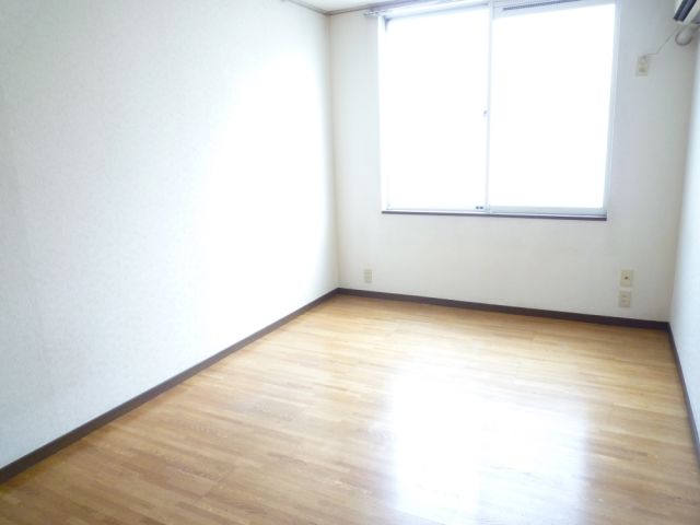 Living and room. Hiroshi 7.5 Pledge