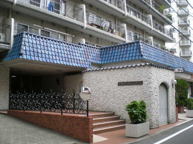 Entrance. Common areas