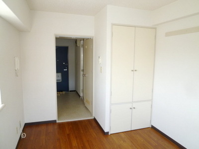 Other room space. Day is good