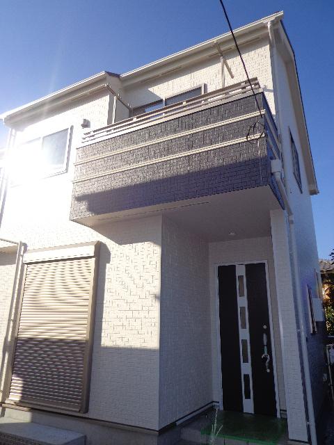 Local appearance photo. Building 2