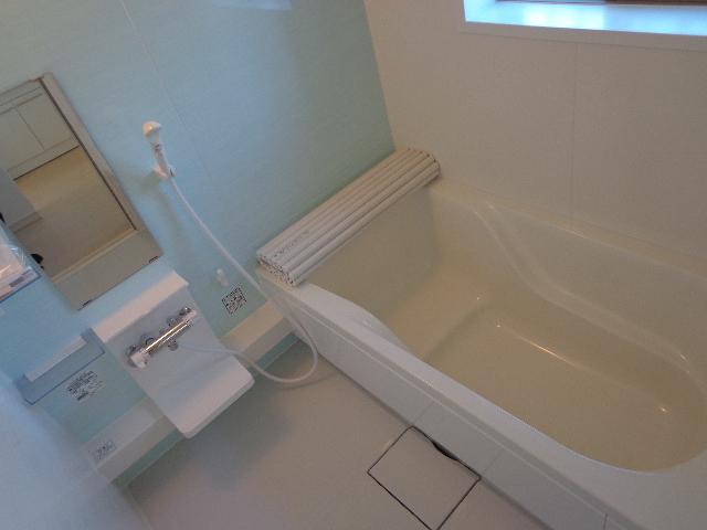 Bathroom. Building 2