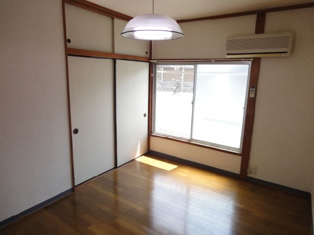 Living and room. Lighting is good