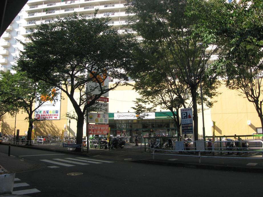 Shopping centre. 1200m to Daiei Takao shop
