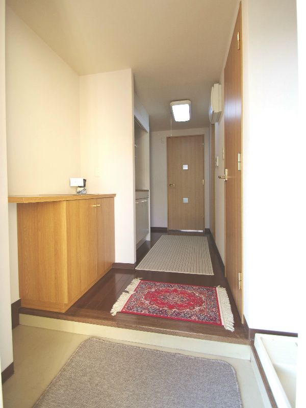 Entrance. Entrance also space spacious!