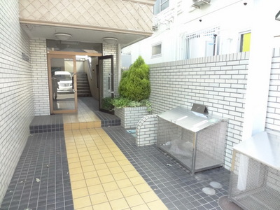 Entrance. Entrance part!