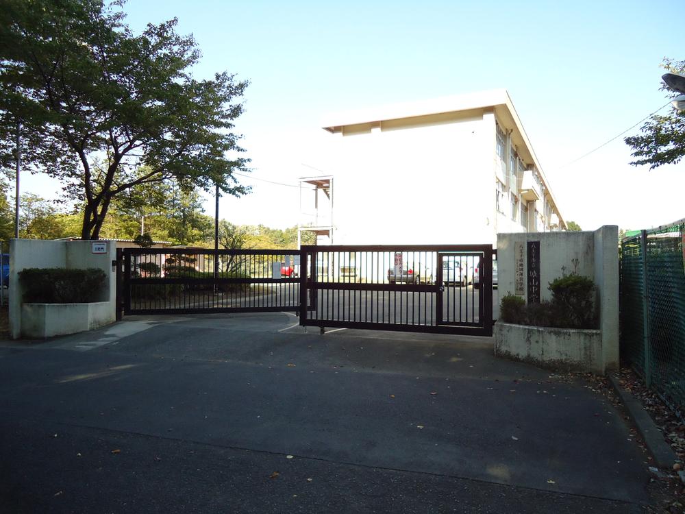 Junior high school. 407m to Hachioji Municipal Shiroyama Junior High School