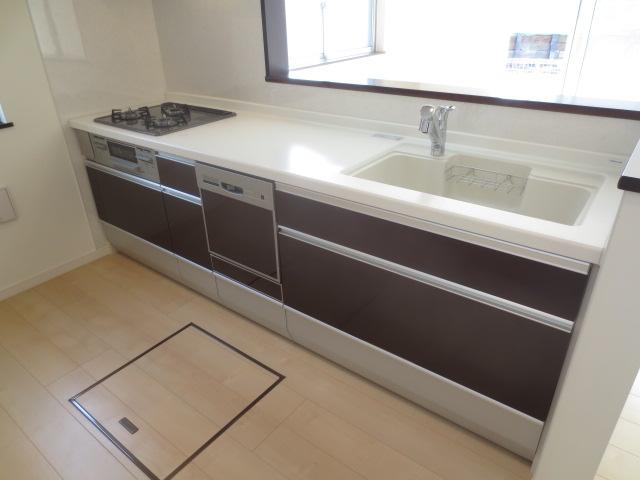 Kitchen. Face-to-face dishwasher with a system kitchen