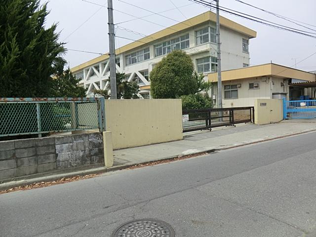Primary school. 476m to Hachioji Municipal Santa Elementary School