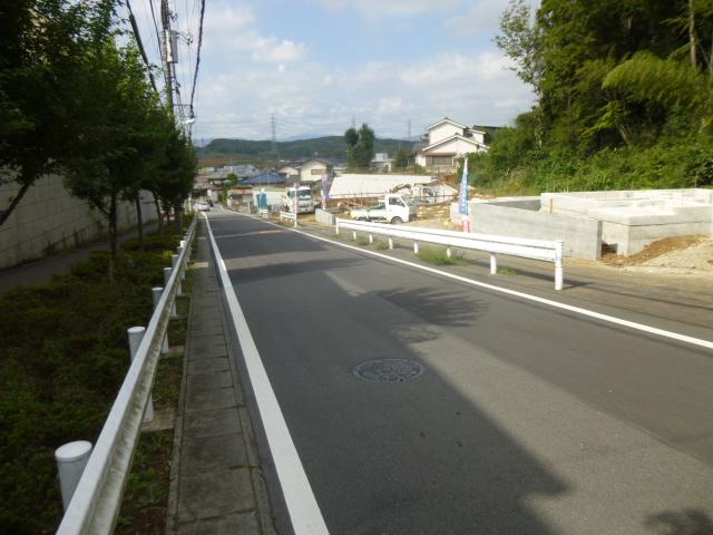 Local photos, including front road. Local (10 May 2013) Shooting