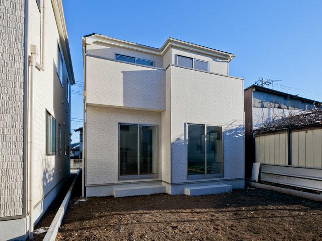 Local photos, including front road. There is a wide garden on the south side of the house.