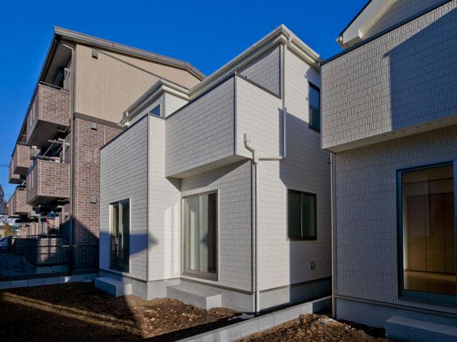 Local photos, including front road. Local (12 May 2013) Shooting