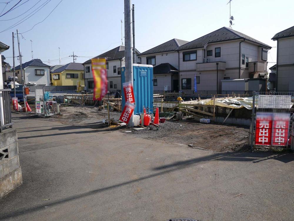 Local photos, including front road. Shopping street is also many convenient environment to close in a quiet residential area. Wood utilization point object properties.