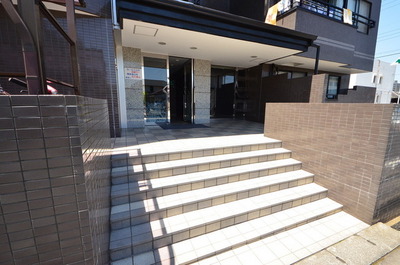 Entrance. Beautiful cleaned the entrance