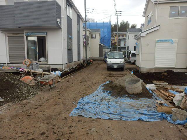 Local photos, including front road. 2013 December 23, shooting