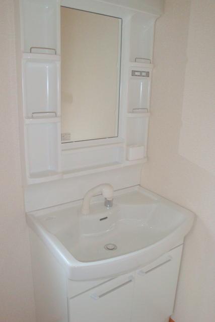 Wash basin, toilet. Indoor (12 May 2013) Shooting