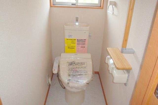 Toilet. Indoor (12 May 2013) Shooting