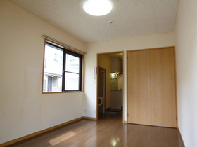 Living and room. Western-style 6 Pledge is with storage.