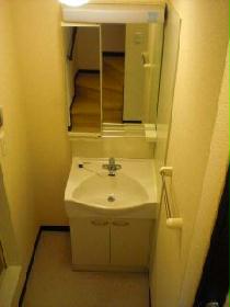 Living and room. Independent wash basin