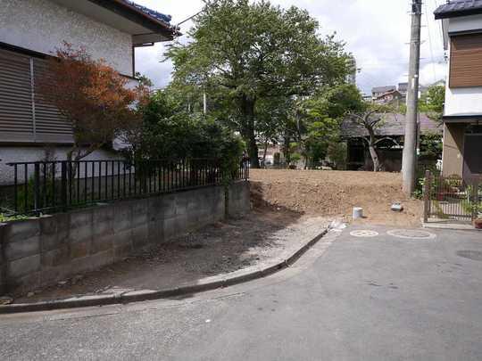 Local photos, including front road. There are a number of large supermarkets within walking distance in a quiet residential area of ​​Hazama Station 12 minutes' walk living environment is also good. 