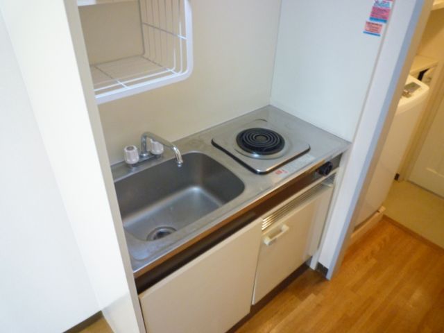 Kitchen. With electric stove